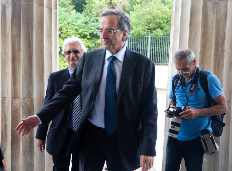 Ο Αντώνης Σαμαράς μπαίνει στη Βουλή