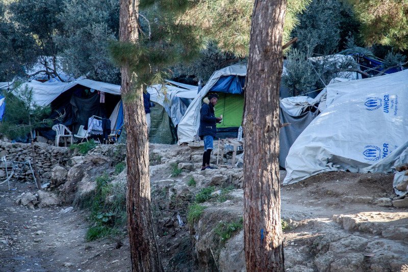 Αυτοσχέδια καταλύματα στο ΚΥΤ της Σάμου