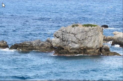 Συνσεισμική ανύψωση σε σχηματισμούς μαρμάρων στην περιοχή δυτικά του λιμανιού Καρλοβασίου