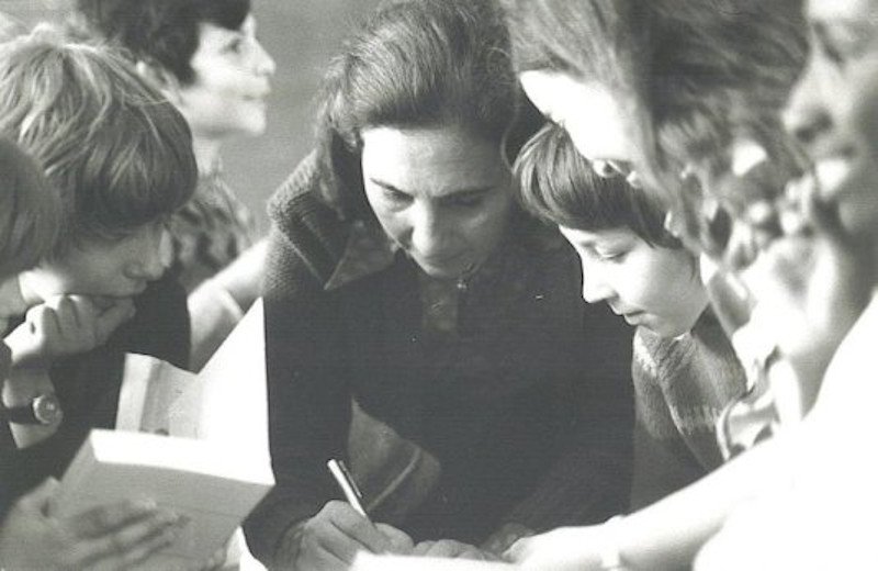 Mε μαθητές σε σχολείο στη Γαλλία / alkizei.com