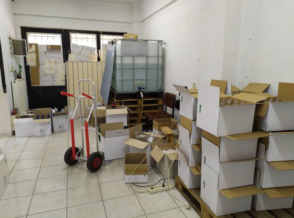 Εφοδος του ΣΔΟΕ σε αδήλωτο αποθηκευτικό χώρο στις Αχαρνές