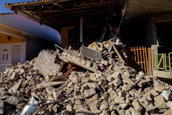 Ζημιές από τον σεισμό στην Ελασσόνα, μεγέθους 6 Ρίχτερ / Φωτογραφία: EUROKINISSI/ΛΕΩΝΙΔΑΣ ΤΖΕΚΑΣ