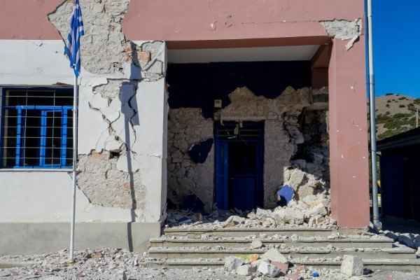 Ζημιές σε σχολείο από σεισμό