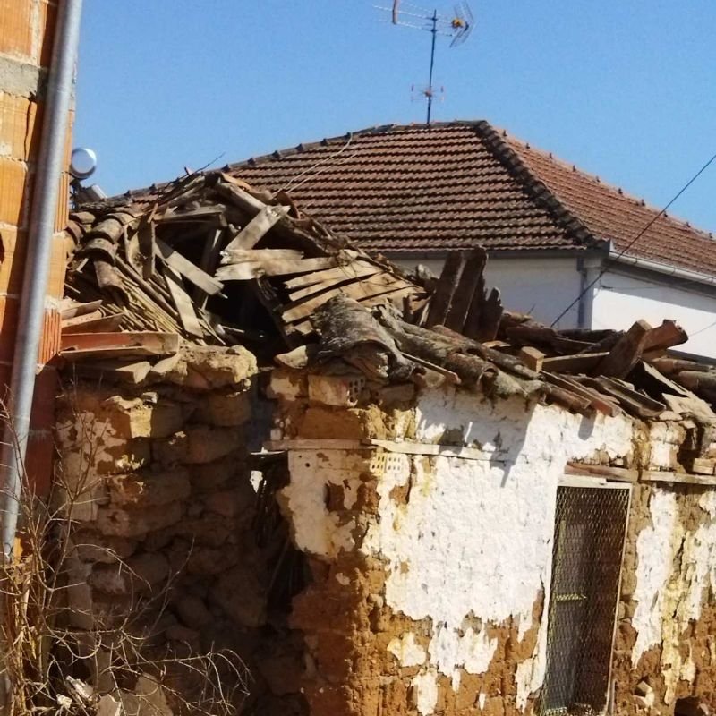 Κατέρρευσαν στέγες σπιτιών στο Μεσοχώρι μετά τα 6 Ρίχτερ