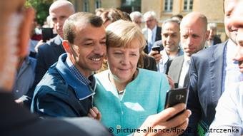 Η σέλφι της καγκελαρίου Μέρκελ τον Σεπτέμβριο του 2015 έκανε τον γύρο του κόσμου
