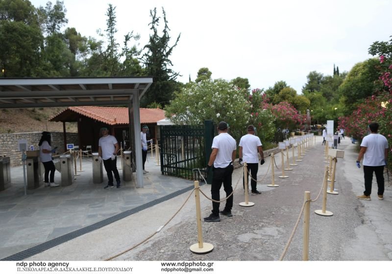 Και φροντίζοντας για την εφαρμογή τους από τους θεατές...