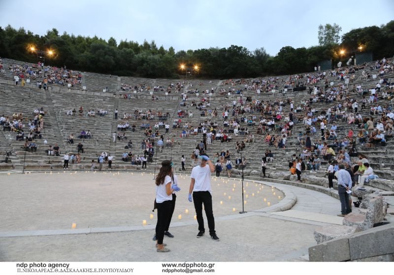 Οι θεατές έμεινα  ενθουσιασμένοι όχι μόνο με το ανεπανάλληπτο ρεσιτάλ, αλλά και με την τήρηση των μέτρων