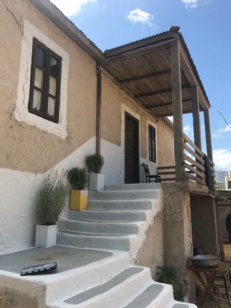 Σκηνικά από την σειρά υπεραπαραγωγή του ΑΝΤ1, «Άγριες Μέλισσες»