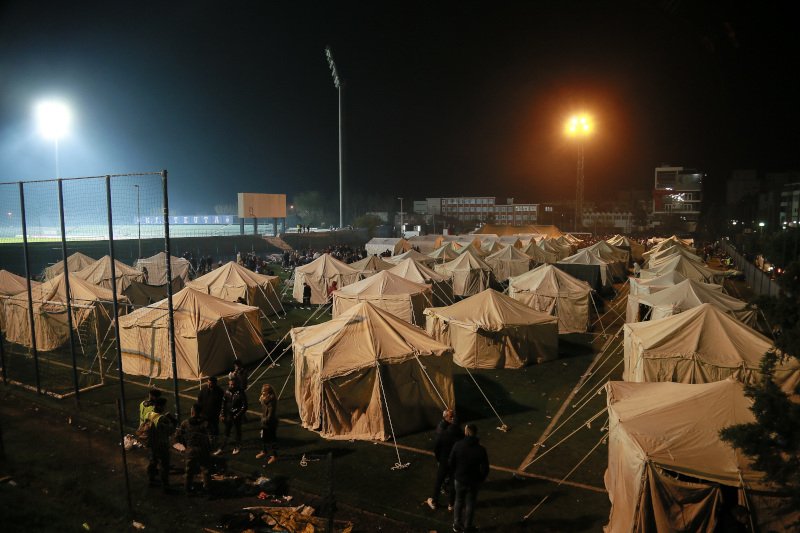 Σκηνές στην Αλβανία σε κεντρικά σημεία μετά τον σεισμό