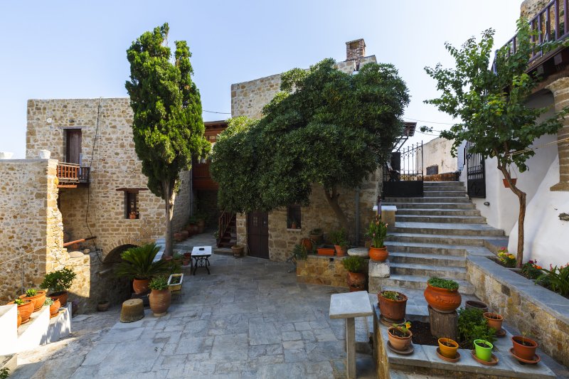 Εκπληκτικό πετρόκτιστο σπίτι στην Σκύρο