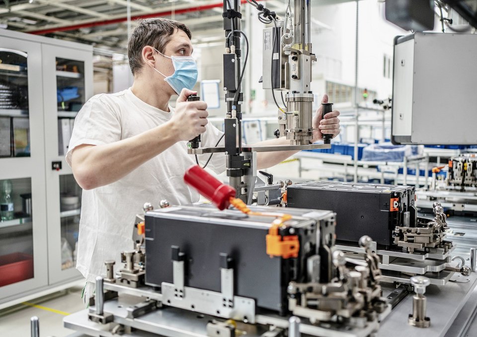 Skoda: Σε επαναλειτουργία το εργοστάσιο μπαταριών