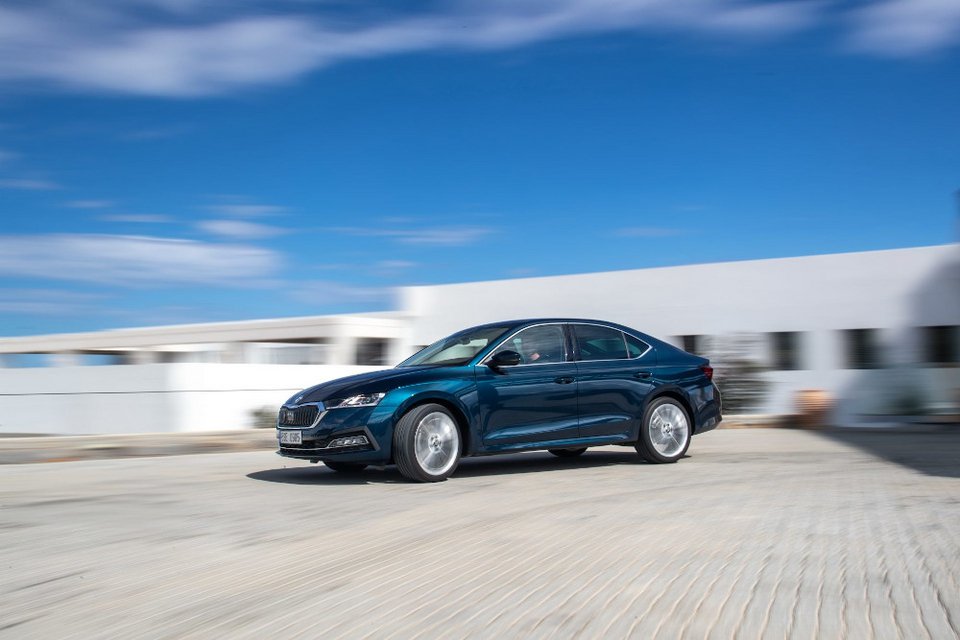 H Skoda φωτογραφίζει τη νέα Octavia Grand Coupe στην Κρήτη