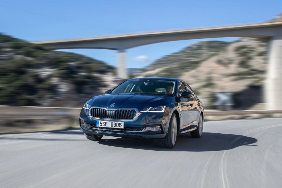 H Skoda φωτογραφίζει τη νέα Octavia Grand Coupe στην Κρήτη