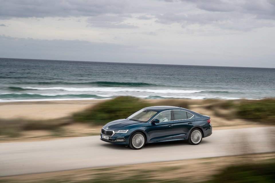 H Skoda φωτογραφίζει τη νέα Octavia Grand Coupe στην Κρήτη