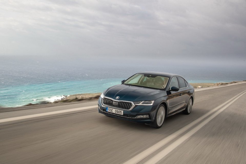 H Skoda φωτογραφίζει τη νέα Octavia Grand Coupe στην Κρήτη