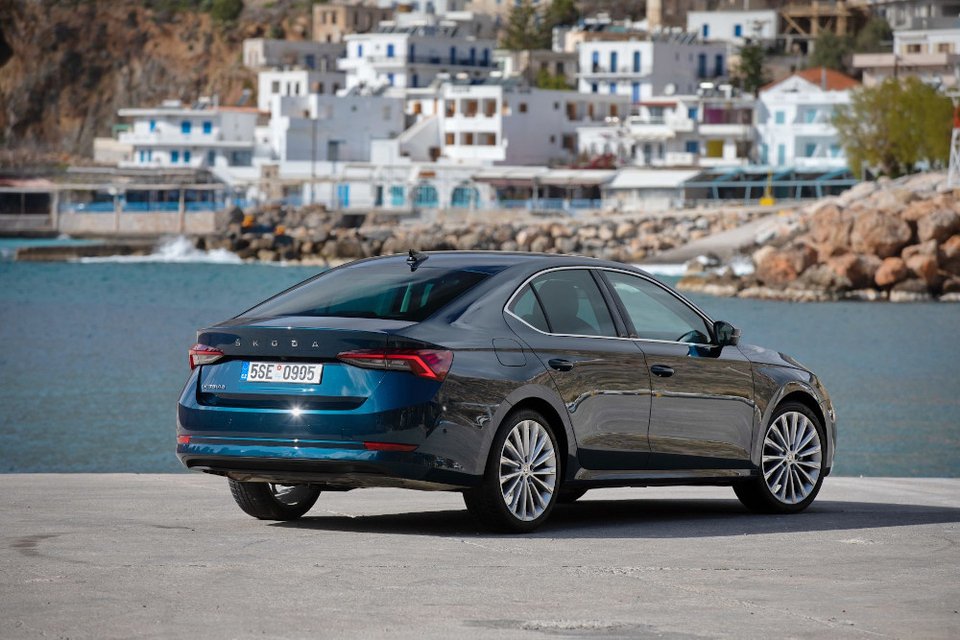 H Skoda φωτογραφίζει τη νέα Octavia Grand Coupe στην Κρήτη