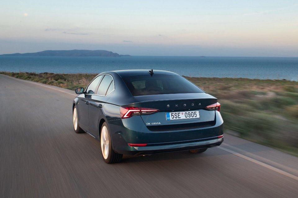H Skoda φωτογραφίζει τη νέα Octavia Grand Coupe στην Κρήτη