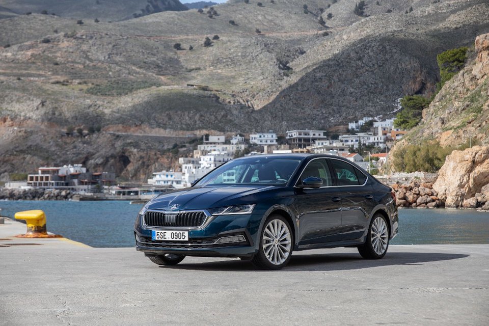 H Skoda φωτογραφίζει τη νέα Octavia Grand Coupe στην Κρήτη