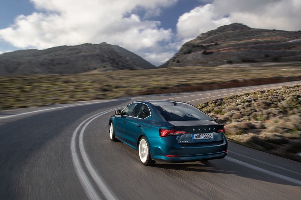 H Skoda φωτογραφίζει τη νέα Octavia Grand Coupe στην Κρήτη