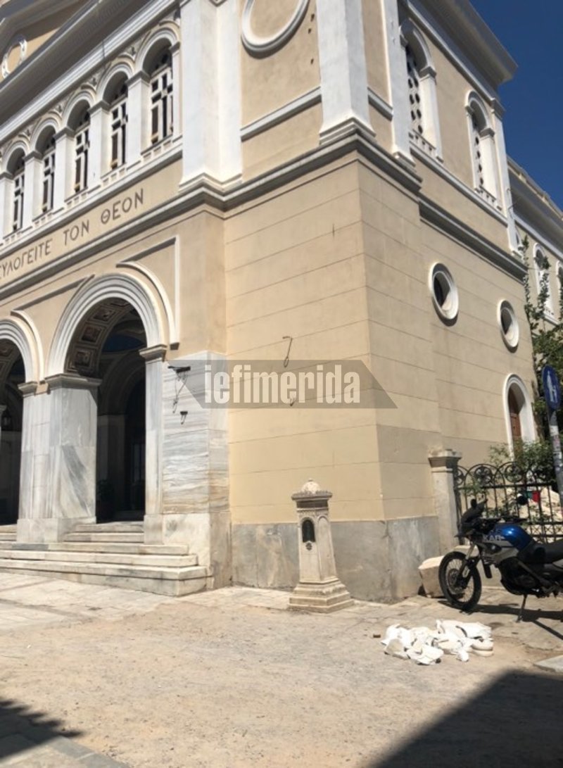 Σοβάδες στην εκκλησία Αγίας Ειρήνης