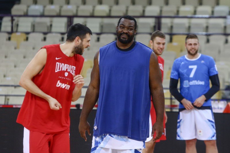 Ο Σοφοκλής Σχορτσιανίτης με τον Κώστα Παπανικολάου