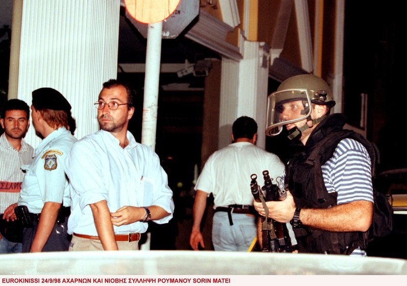Ανδρες των ΕΚΑΜ στην οδό Νιόβης