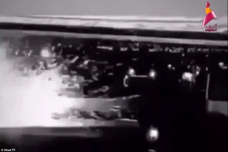 Η στιγμή της επίθεσης από κάμερα ασφαλείας -Φωτογραφία: Ahadtv