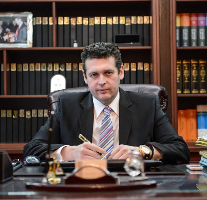Ο δικηγόρος της οικογένειας