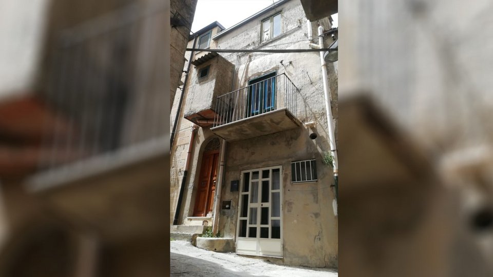 Το ένα από τα δύο σπίτια που αγόρασε στο Μουσομέλι ο επιχειρηματίας από το Μαϊάμι