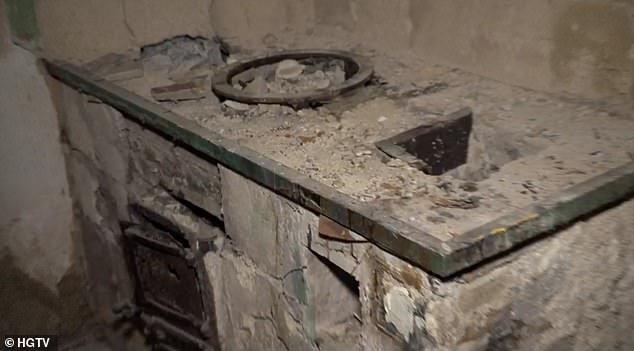 Το σπίτι δεν έχει ηλεκτρικό ρεύμα και η κουζίνα ήταν σε αυτή την κατάσταση