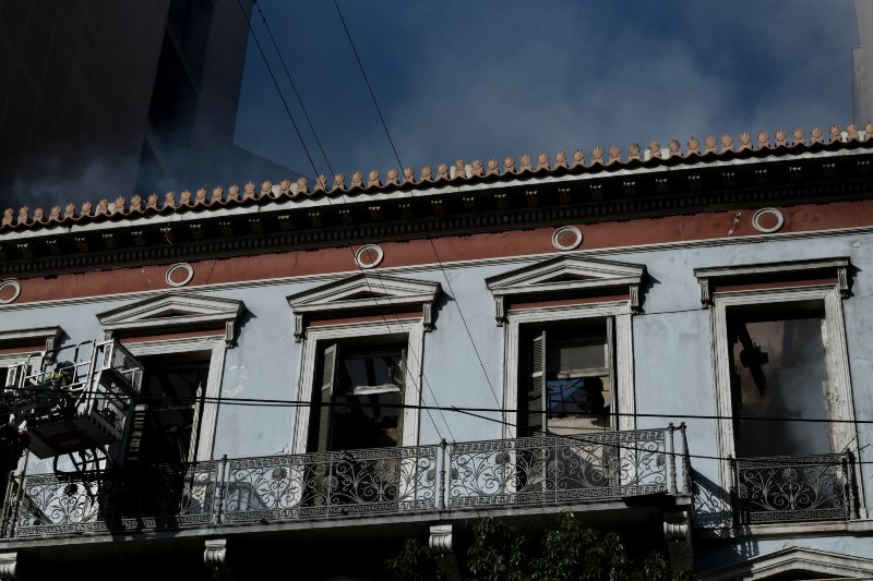 Φωτιά στο νεοκλασικό της Σταδίου