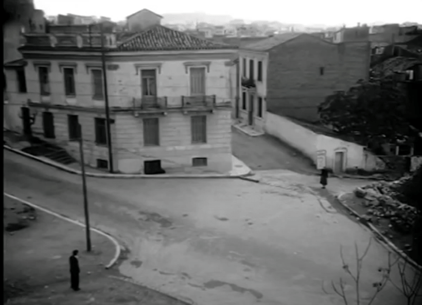 Αριστερά η Καλλιδρομίου, ο Φούντας στην Ιουστινιανού, η Μελίνα Μερκούρη στην Δελιγιάννη και Οικονόμου, όπου ήταν το ταβερνάκι που εμφανίζονταν