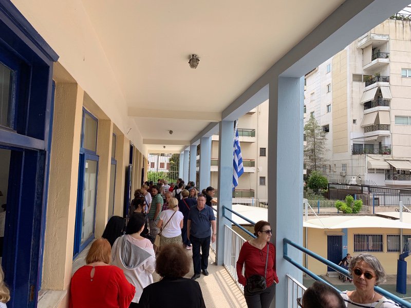 Στην ουρά για τις κάλπες
