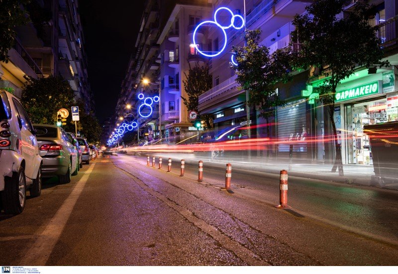 Στολίστηκαν και οι δρόμοι
