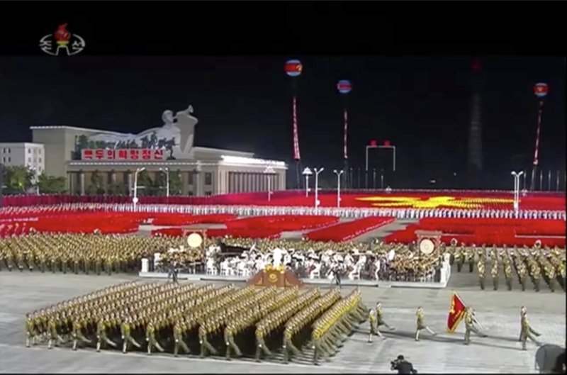 Η μεγαλειώδης στρατιωτική παρέλαση που πραγματοποιήθηκε στην Πιονγκγιάνκγ