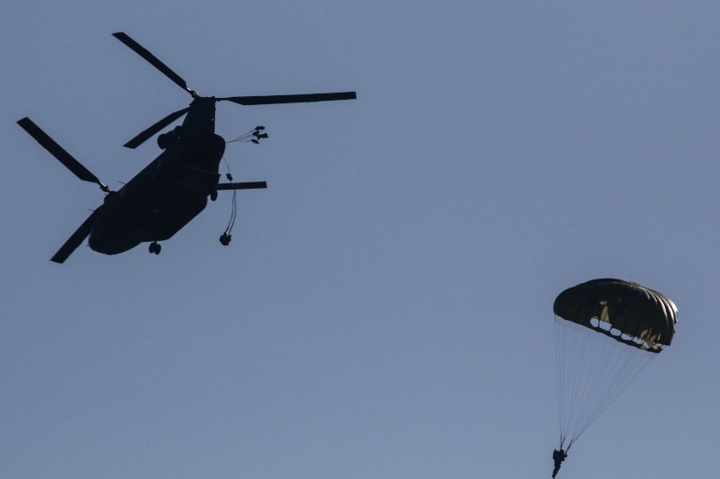 Και αλεξιπτωτιστές στην άσκηση «Μέδουσα 9»