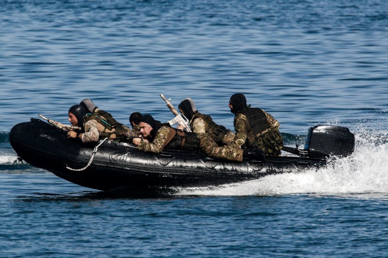 Ηδη σε πλήρη ετοιμότητα και με το δάχτυλο στη σκανδάλη