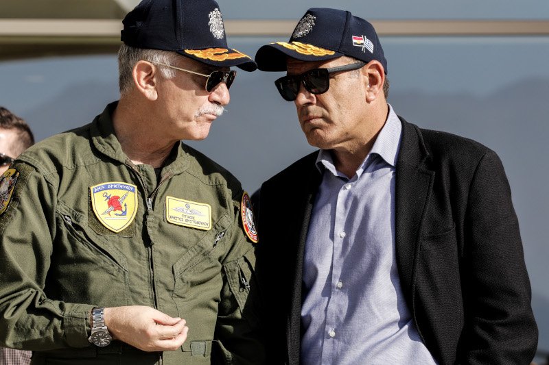 Παρόντες ο υπουργός Εθνικής Άμυνας, Νίκος Παναγιωτόπουλο και ο Αρχηγός ΓΕΕΘΑ Πτέραρχος Χριστοδούλου