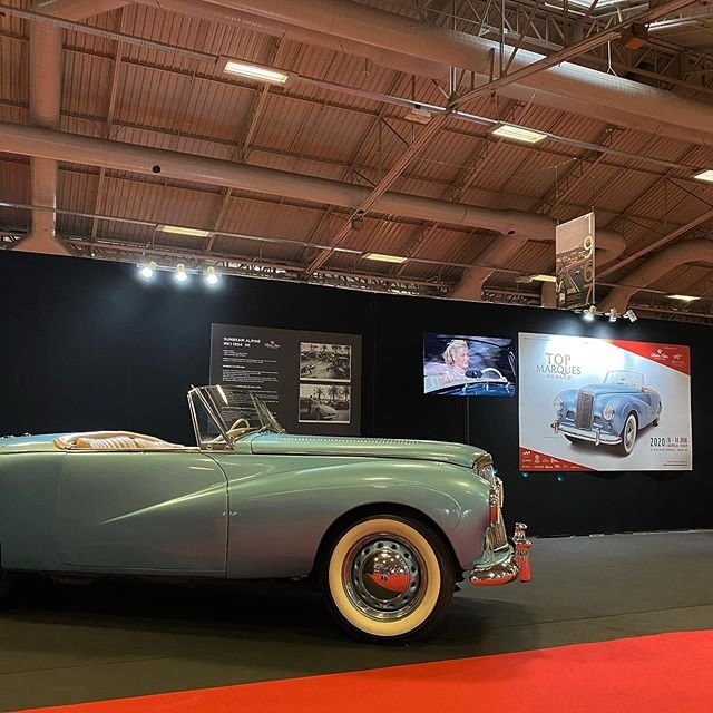 Αυτό είναι το Sunbeam Alpine MK1 που εκτίθεται στο Παρίσι και ανήκει στον Πρίγκηπα Αλβέρτο του Μονακό