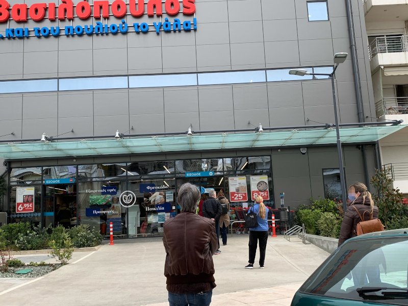 Ουρές σε σούπερ μάρκετ στην Άνω Νέα Σμύρνη