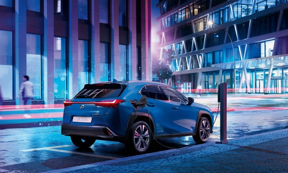 UX: To μικρότερο SUV της Lexus και σε ηλεκτρική έκδοση