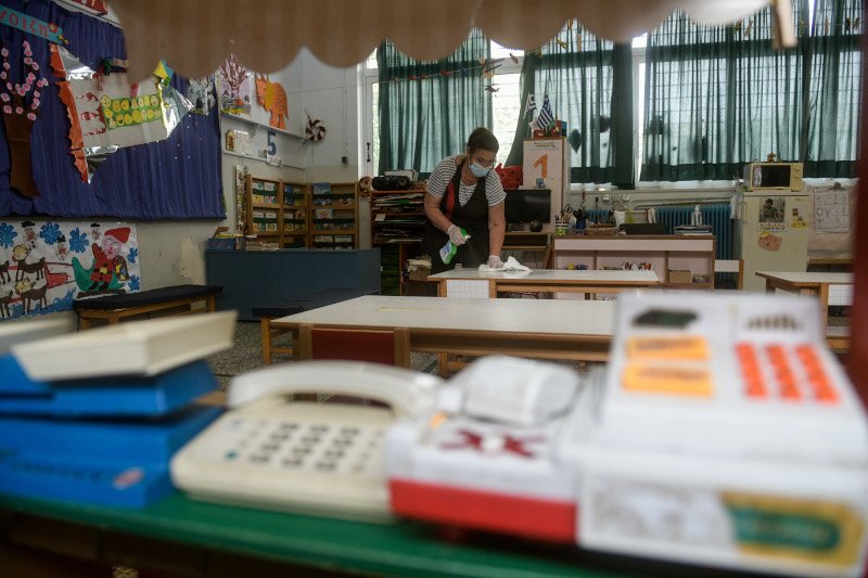 Σχολαστικός καθαρισμός των αιθουσών