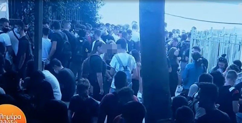 Συνωστισμός σε σχολείο του Πειραιά
