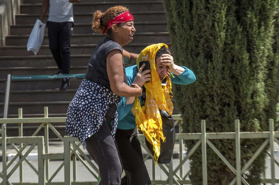 Συντετριμμένοι συγγενείς των θυμάτων