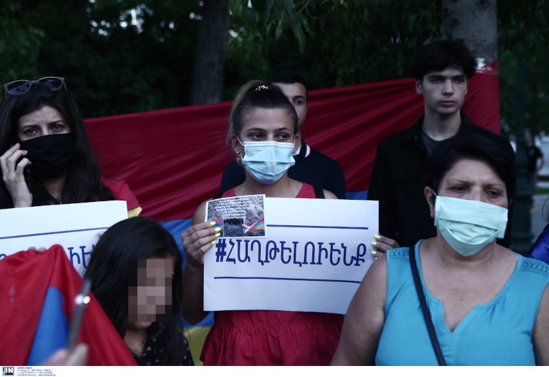 Οι συγκεντρωθέντες ζητούν να σταματήσουν οι εχθροπραξίες στο Ναγκόρνο Καραμπάχ