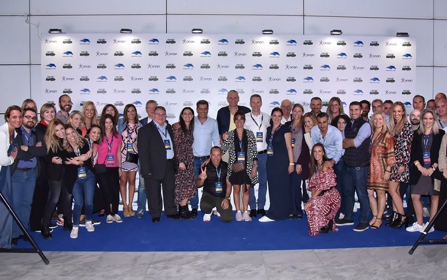 Καμίλ Ζίγκλερ, Εκτελεστικός Πρόεδρος ΟΠΑΠ, Σπύρος Φωκάς, Α’ Αντιπρόεδρος ΟΠΑΠ, Ντάμιαν Κόουπ, Διευθύνων Σύμβουλος ΟΠΑΠ,  Οδυσσέας Χριστοφόρου, Αναπληρωτής Διευθύνων Σύμβουλος ΟΠΑΠ, με την ομάδα του ΟΠΑΠ που οργάνωσε το All Stars Concert