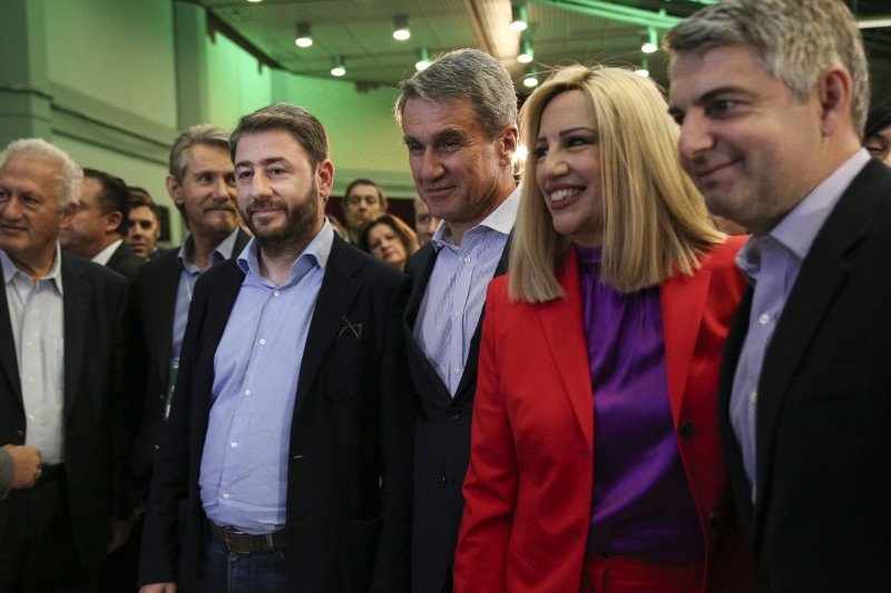 Από αριστερά: Κ. Σκανδαλίδης, Ν. Σαλαγιάννης, Ν. Ανδρουλάκης, Α. Λοβέρδος, Φώφη Γεννηματά, Οδ. Κωνσταντινόπουλος