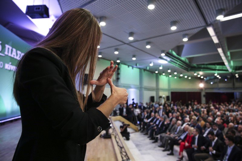 Και δελτίο νοηματικής στην ομιλία Γεννηματά