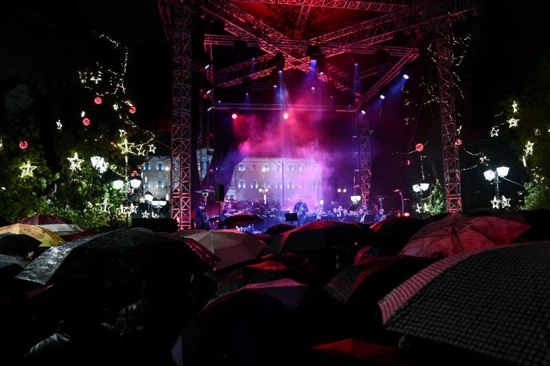 Εντυπωσιακή η εκδήλωση έστω και υπό βροχή