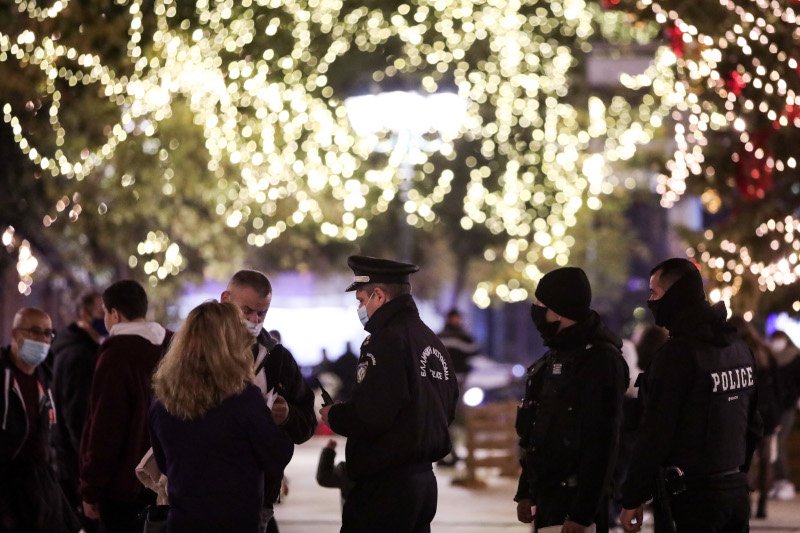 Ελεγχοι της Αστυνομίας στο κέντρο της Αθήνας/ Φωτογραφία: SOOC